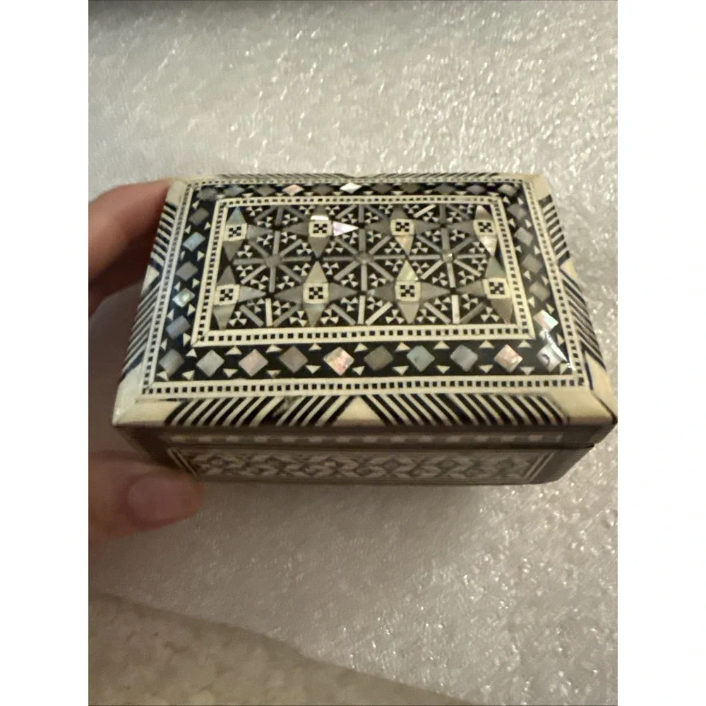 Vintage Mother of Pearl Inlay Wood Box 4